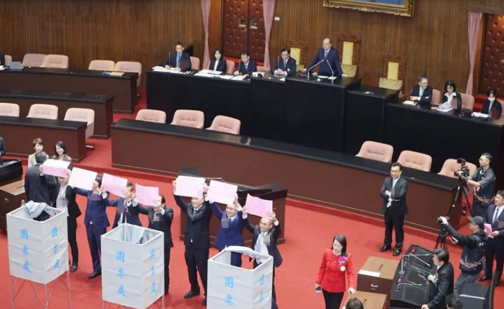 臺“立法院長”選舉藍綠白三組人得票均未過半，將進行二輪投票