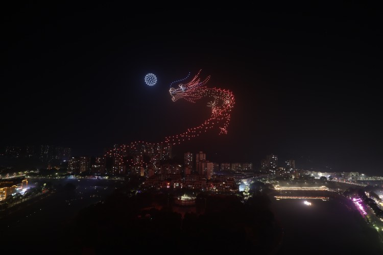 重慶榮昌：千架無人機點亮新春夜