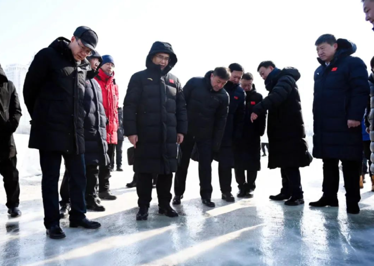 春節假期，省委書記“上冰”