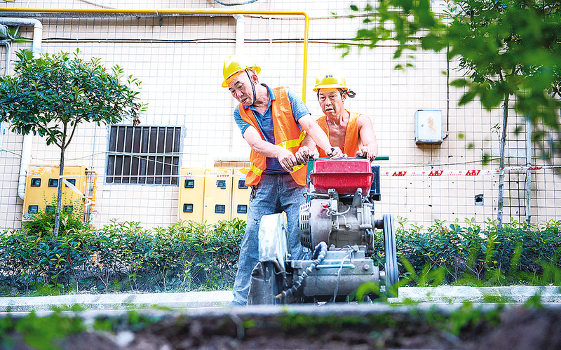 開挖管道溝。