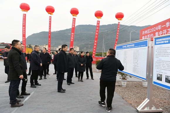 現(xiàn)場調(diào)研招商引資”三集中“重點(diǎn)項(xiàng)目情況。朱書靈 攝